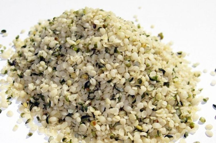 hemp-seeds-1200x798